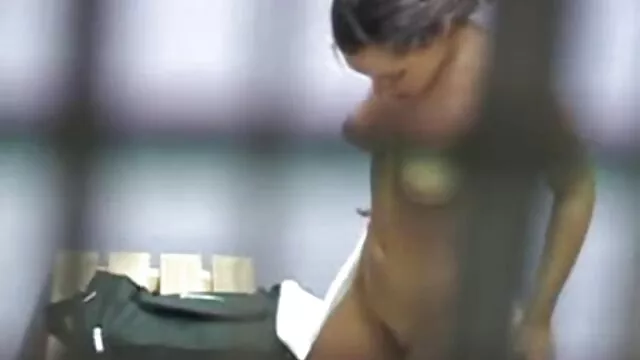 OLD4K. filme pornô brasileiro com mulher gostosa a bela faz amor espontâneo com o seu velho marido.