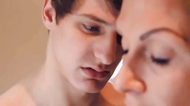 Ultrapassando video porno com mulheres gozando os limites de Guy Giannis em vídeo Amador