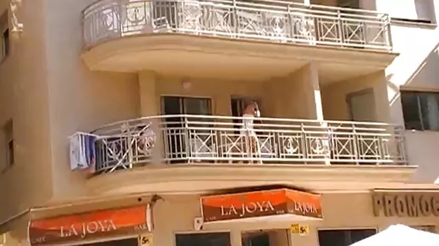 O menino Britânico mulher brasileira filme pornô malvado Bailey começa a masturbar-se quando acorda.