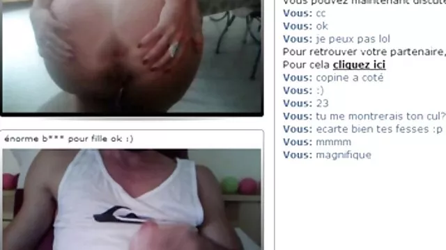 O boneco de fetiche barbudo adora vídeo pornô de mulher galega os pés do oficial loiro.