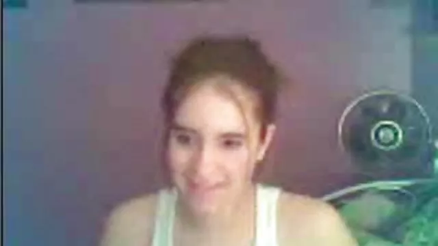 Shemale com Mamas grandes brinca com filme de pornô da mulher da bundona o rabo