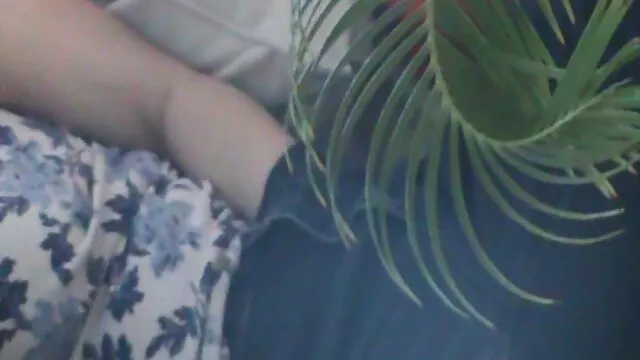 A minha filha está a fazer sexo anal vídeo pornô mulher transando de calcinha matinal com uma jovem busty.