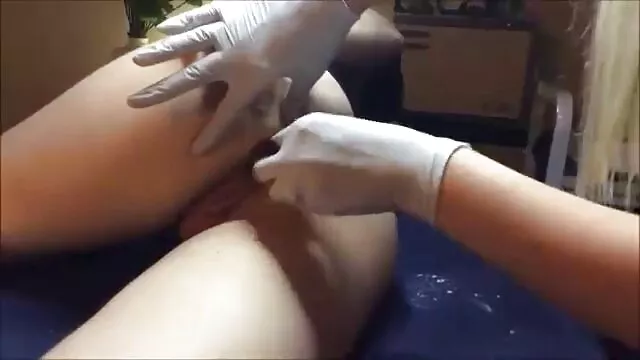 O travesti Negro quero ver vídeo pornô mulher gostosa Adrieli Pineiro usa uma pila monstruosa para esmagar o rabo de um rapaz.
