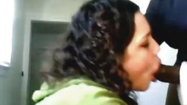 Yanks excitados babe Lulu dedos sua fenda vídeo pornô de mulher do bundão
