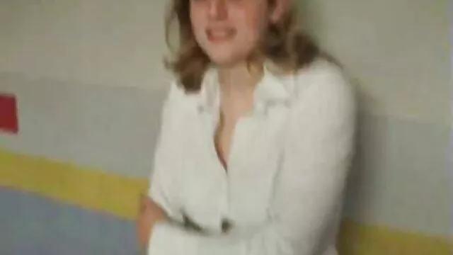 Vestida de Lingerie russa babe Christina vídeo pornô com mulher metendo Arefueva sensual fodida