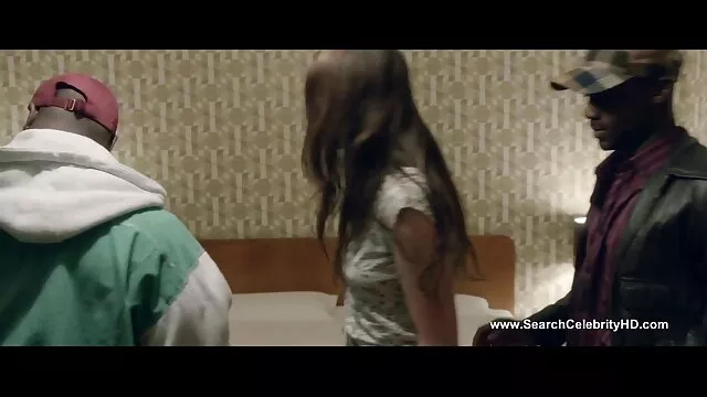 Lambeu a rata e bateu video de sexo mulher da bunda grande com os dedos em 4K!