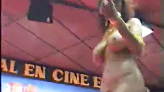 A princesa Cameron com cabelo filme pornô com as mulheres mais gostosas do mundo curto tinge o rabo, corpo nu!