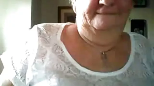 Punheta com o Zach porno brasileiro mulher gostosa heterossexual no vídeo POV.