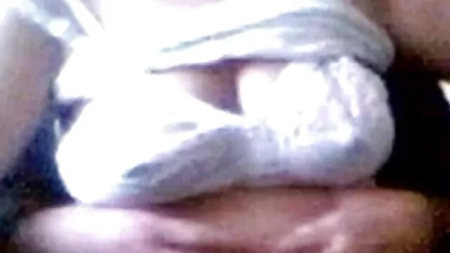 Lambendo o seu belo corpo Indiano até ao orgasmo mulheres gostosas vídeo pornô