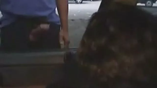 Velocímetros vídeo pornô mulher bem gostosa para homens no chuveiro