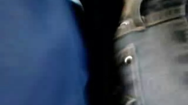 A mulher excitada faz um bom trabalho. vídeo pornô só de mulher preta