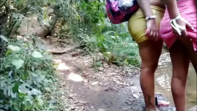 TOPMODEL de ébano relaxa depois de trabalhar com a filme pornô com mulheres lindas minha pila grande