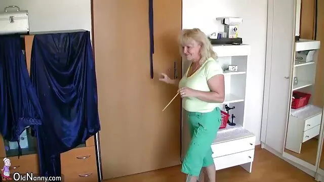 Gay sob vídeo pornô só de mulher nua hipnose