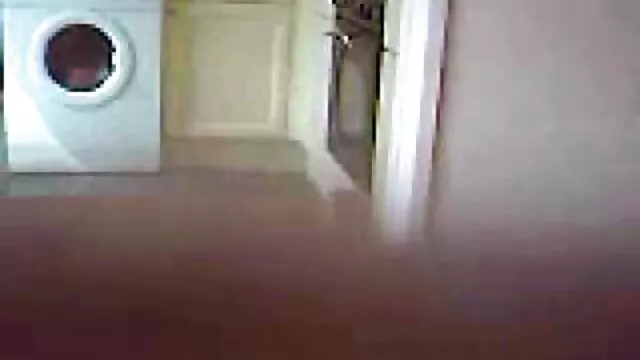 Engoliu a cabeça do Paraíso por uma adolescente adorável vídeo pornô de mulher negra