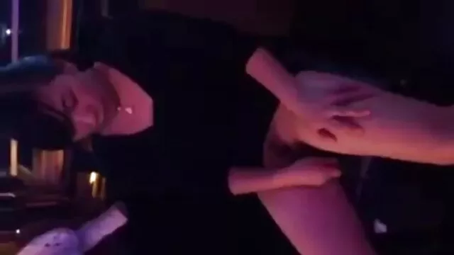 Ela é uma adolescente nerd-sheeloves-fodendo com mamilos vídeo pornô das mulher gostosa perfeitos