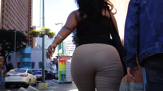 A minha mulher de meia-tigela fode dois melhores porno gratis negras gostosas amigos do marido num vídeo Amador.